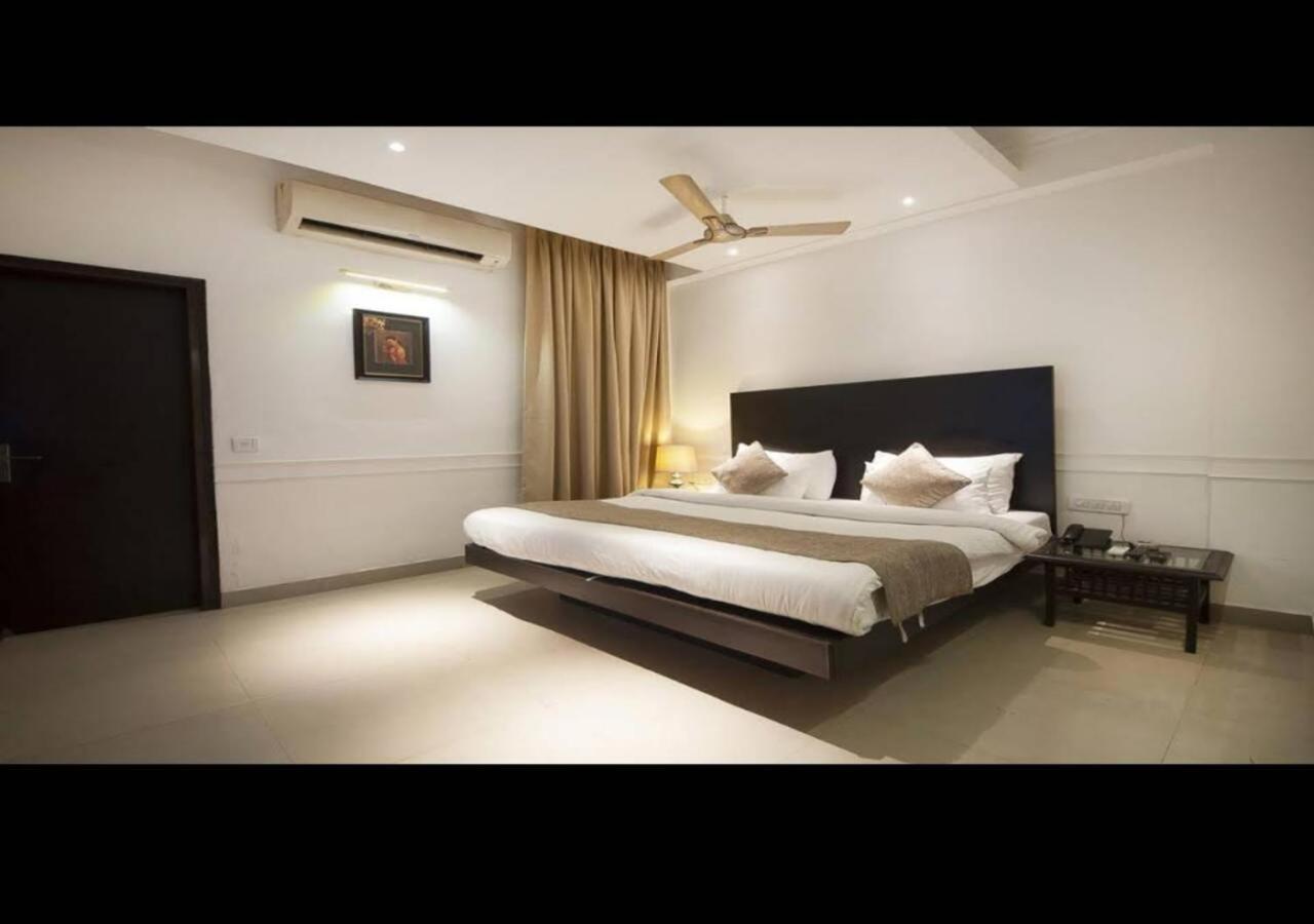 Airport Hotel De Aura Delhi Airport Ню Делхи Екстериор снимка